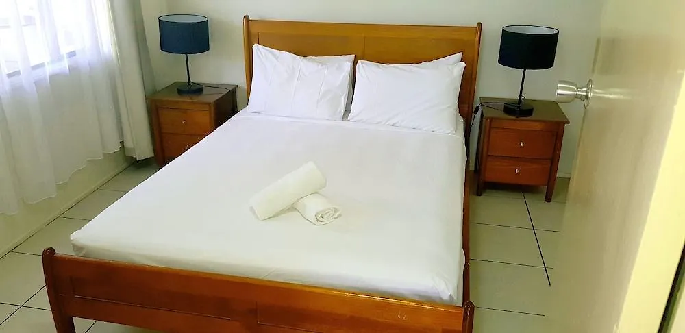 קאירנס Hotel Tropiq