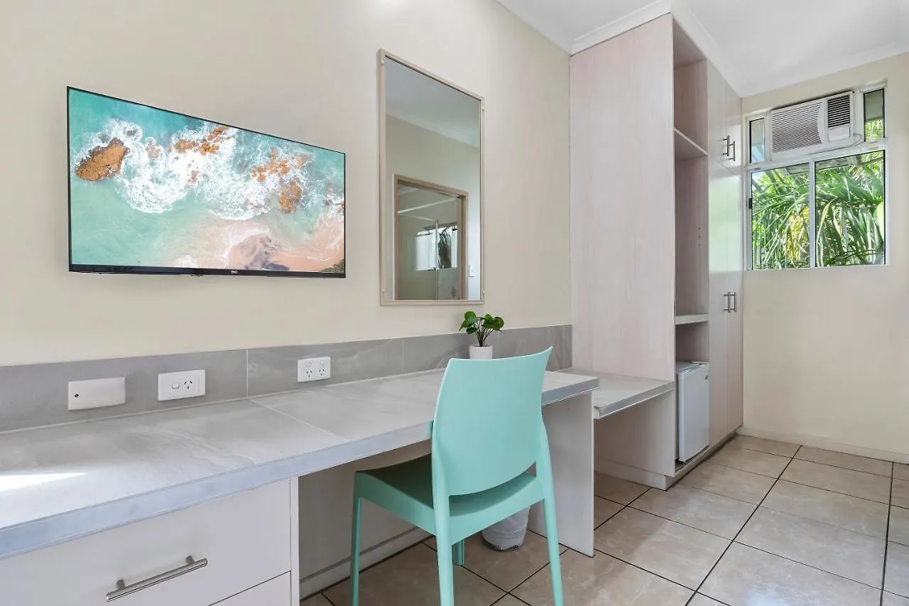 קאירנס Hotel Tropiq 3*,