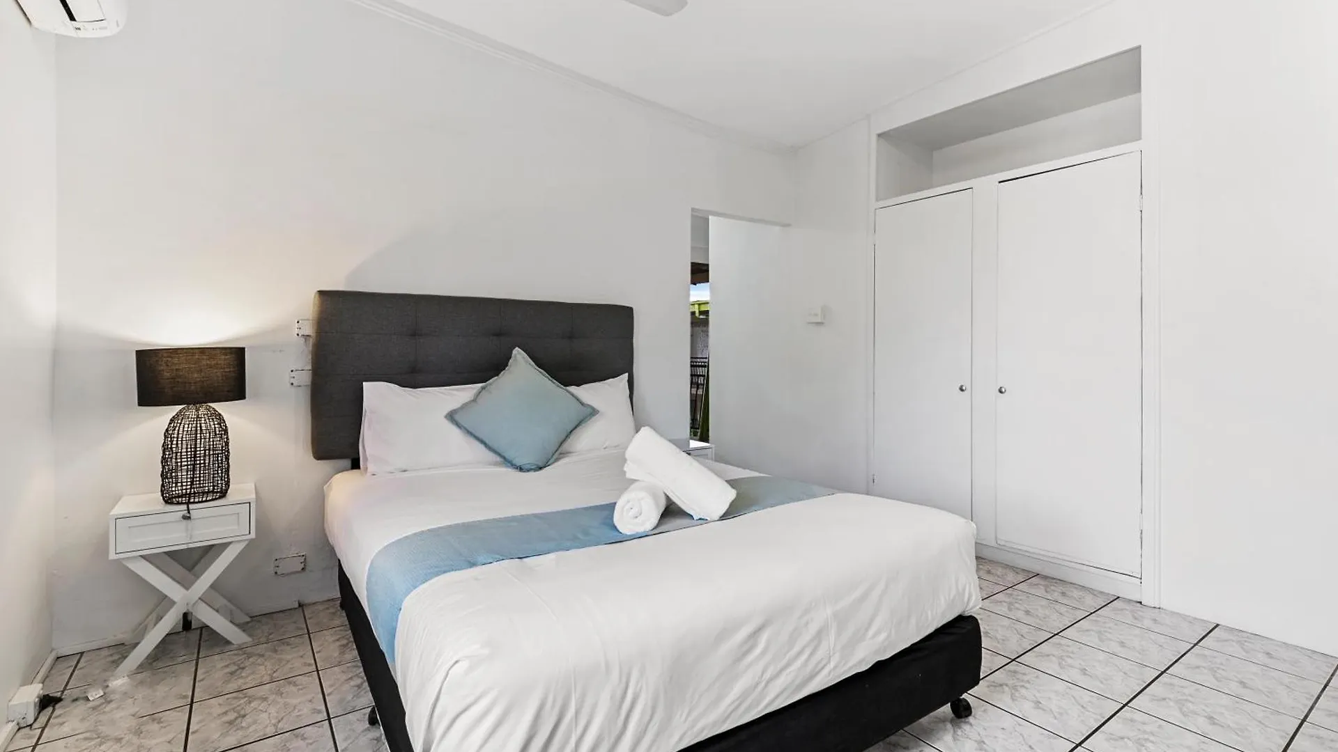 קאירנס Hotel Tropiq