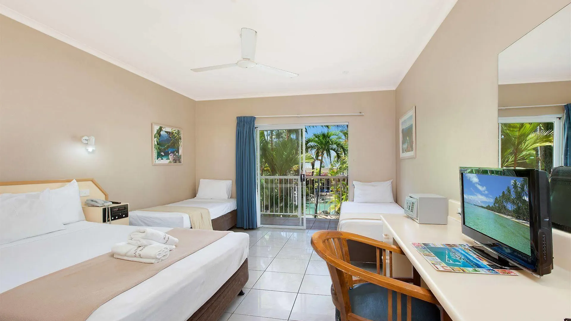 קאירנס Hotel Tropiq